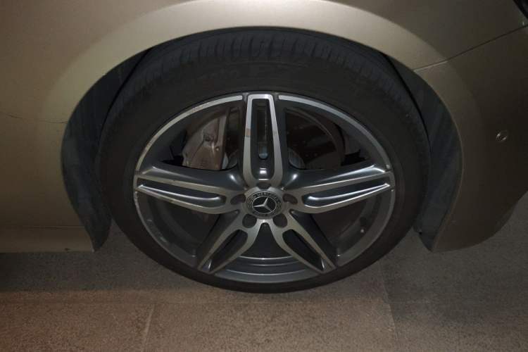Used Mercedes-Benz E-Class 2017 E 200 Coupe Right Front Wheel Hub