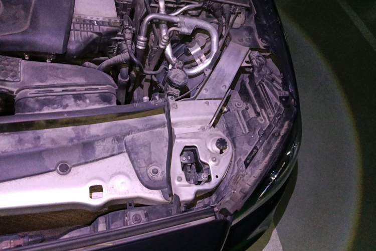 Used Mercedes-Benz E-Class 2017 E 300 L Sport Luxury Edition Engine Bay Left