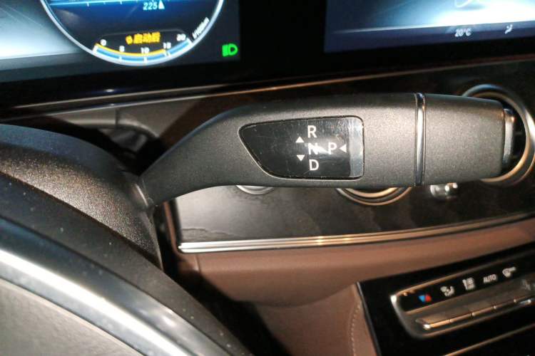Used Mercedes-Benz E-Class 2017 E 300 L Sport Luxury Edition Gear Lever