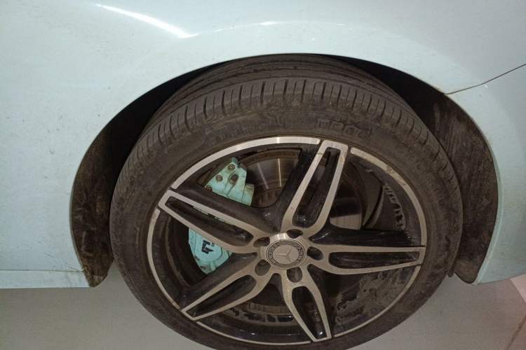 Used Mercedes-Benz E-Class 2017 E 200 Sport 4MATIC Right Front Wheel Hub