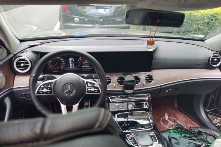 Used Mercedes-Benz E-Class 2017 E 300 L Luxury Model Center Console