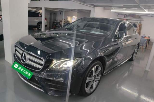 Ojetý Mercedes-Benz E-Class 2017 E 300 L Sporty and Stylish Model