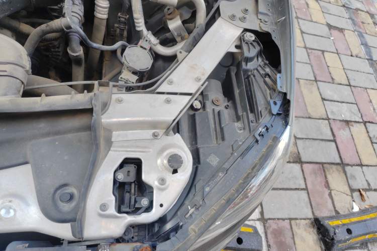 Used Mercedes-Benz E-Class 2017 E 200 4MATIC Coupe Engine Bay Left