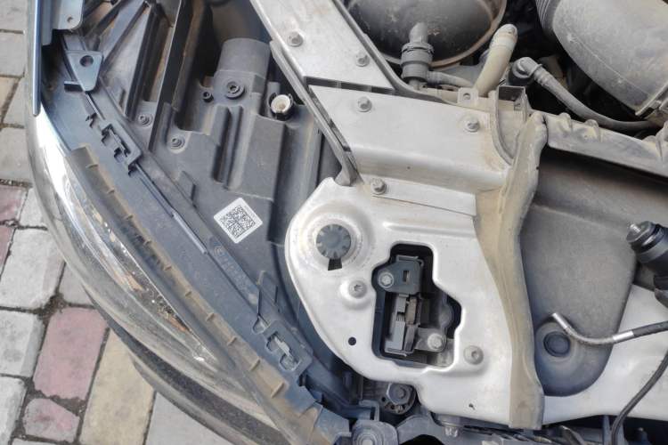 Used Mercedes-Benz E-Class 2017 E 200 4MATIC Coupe Engine Bay Right