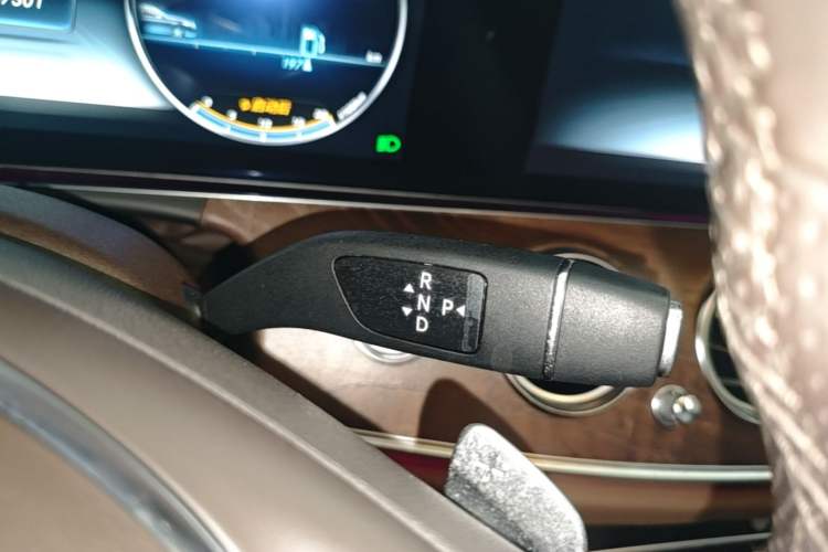 Used Mercedes-Benz E-Class 2017 E 300 L Luxury Model Gear Lever