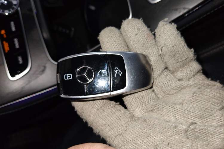 Used Mercedes-Benz E-Class 2017 E 200 Coupe Interior 1