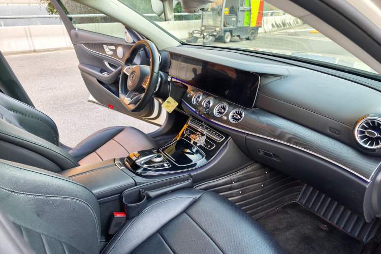 Used Mercedes-Benz E-Class 2017 E 300 L Sport Luxury Edition Interior 6