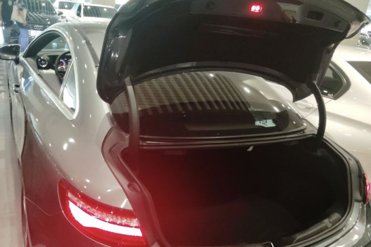 Used Mercedes-Benz E-Class 2017 E 200 Coupe Interior 7