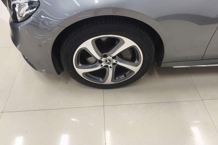 Used Mercedes-Benz E-Class 2017 E 300 L Sport Luxury Edition Left Front Wheel Hub