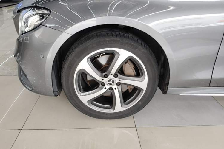 Used Mercedes-Benz E-Class 2017 E 300 L Sport Luxury Edition Left Front Wheel Hub