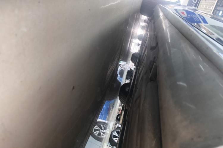 Used Mercedes-Benz E-Class 2017 E 300 L Sport Luxury Edition Left Side Sill