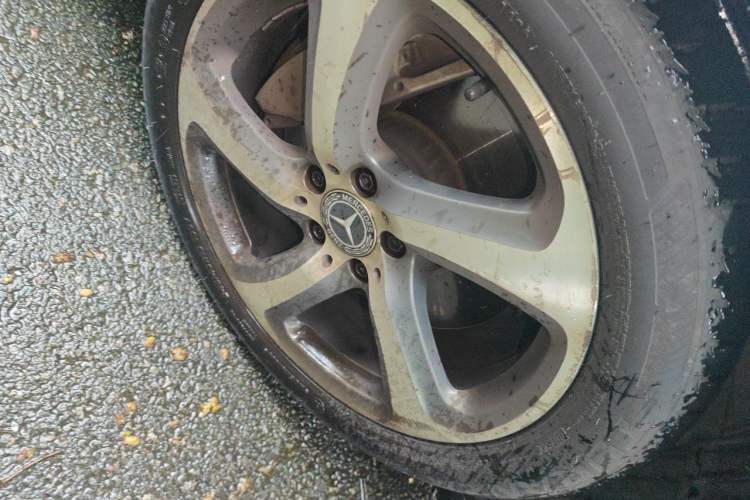 Used Mercedes-Benz E-Class 2017 E 300 L Sporty and Stylish Model Right Front Wheel Hub