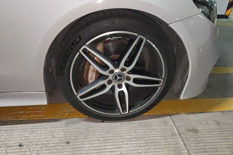 Used Mercedes-Benz E-Class 2017 E 300 Coupe Right Front Wheel Hub