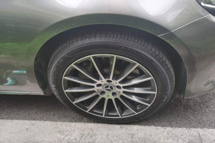 Used Mercedes-Benz E-Class 2017 E 300 L Luxury Model Right Front Wheel Hub