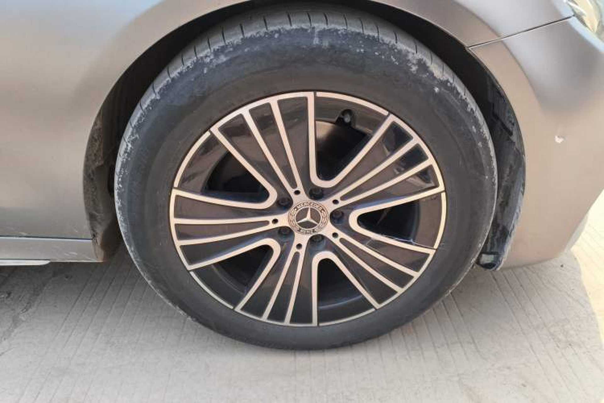 Used Mercedes-Benz E-Class 2017 E 200 L Sport 4MATIC Right Front Wheel Hub