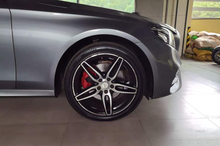 Used Mercedes-Benz E-Class 2017 E 200 Sport 4MATIC Right Front Wheel Hub