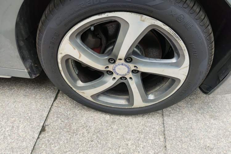 Used Mercedes-Benz E-Class 2017 E 200 L Sport 4MATIC Right Front Wheel Hub