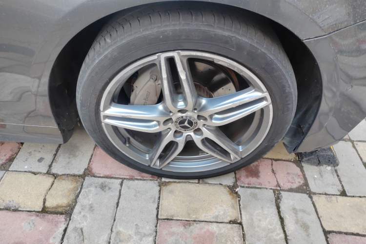 Used Mercedes-Benz E-Class 2017 E 200 4MATIC Coupe Right Front Wheel Hub