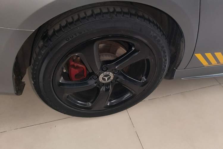Used Mercedes-Benz E-Class 2017 E 300 L Sporty and Stylish Model Right Rear Wheel Hub