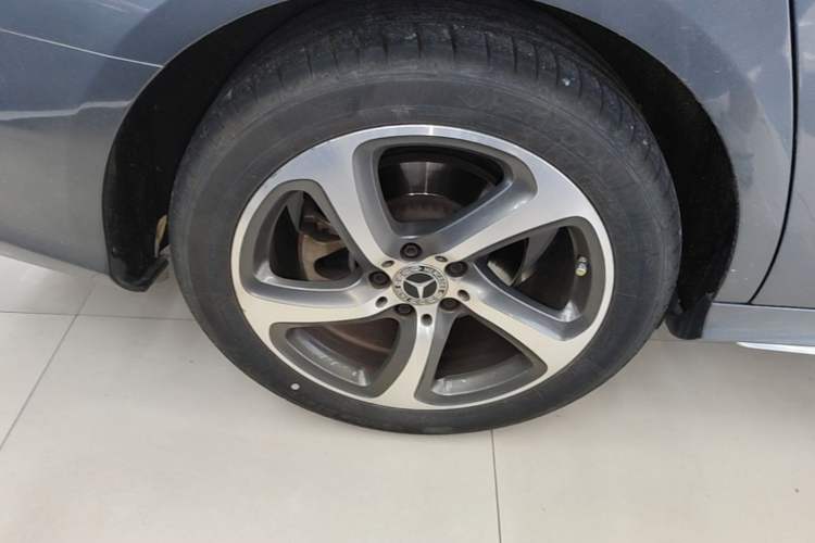 Used Mercedes-Benz E-Class 2017 E 300 L Sport Luxury Edition Right Rear Wheel Hub