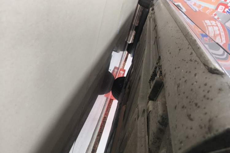 Used Mercedes-Benz E-Class 2017 E 300 L Sport Luxury Edition Right Side Sill