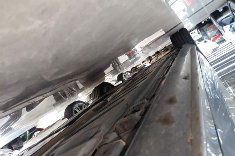 Used Mercedes-Benz E-Class 2017 E 300 L Sport Luxury Edition Right Side Sill