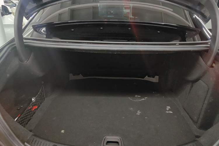 Used Mercedes-Benz E-Class 2017 E 300 L Sporty and Stylish Model Trunk
