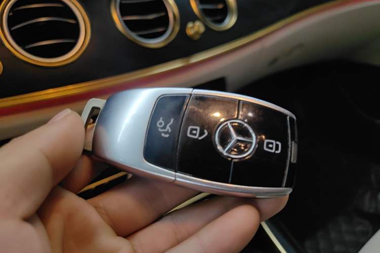 Used Mercedes-Benz E-Class 2017 E 300 L Sporty and Stylish Model Vehicle Key