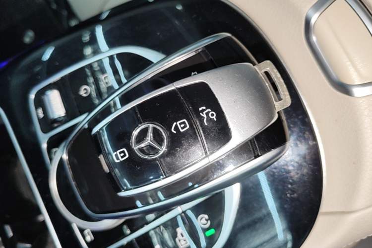 Used Mercedes-Benz E-Class 2017 E 300 L Sport Luxury Edition Vehicle Key
