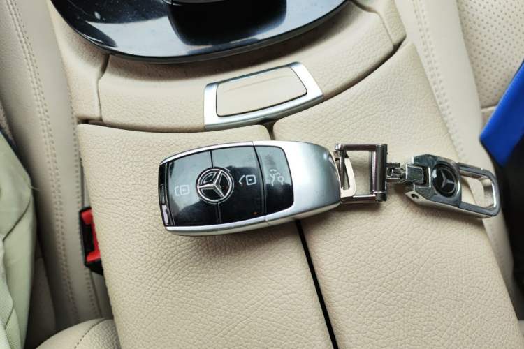Used Mercedes-Benz E-Class 2017 E 200 L Sport 4MATIC Vehicle Key