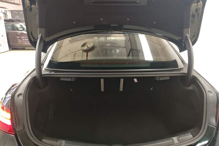 Used Mercedes-Benz E-Class 2017 E 200 Coupe Trunk