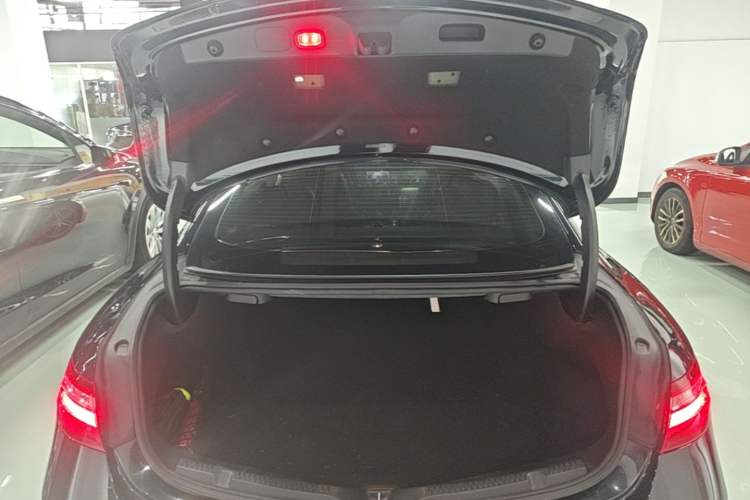 Used Mercedes-Benz E-Class 2017 E 300 Coupe Trunk