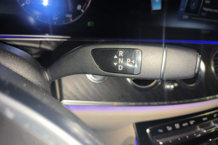 Used Mercedes-Benz E-Class 2017 E 300 L Sport Luxury Edition Gear Lever