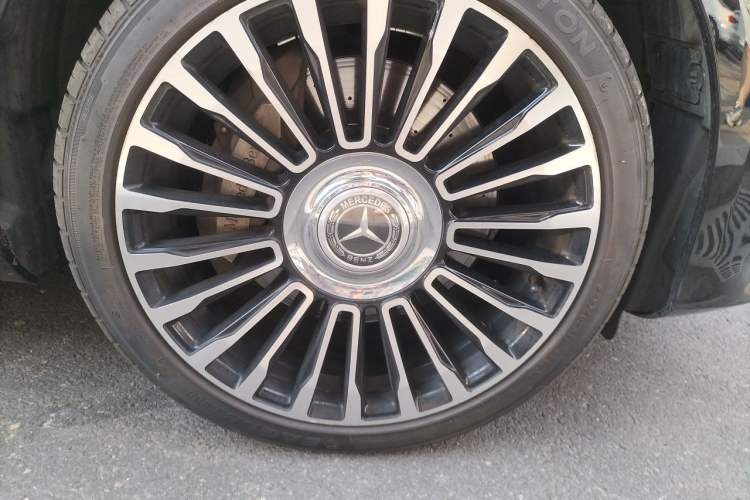 Used Mercedes-Benz E-Class 2017 E 320 L 4MATIC Right Front Wheel Hub