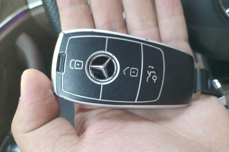 Used Mercedes-Benz E-Class 2017 E 320 L 4MATIC Vehicle Key