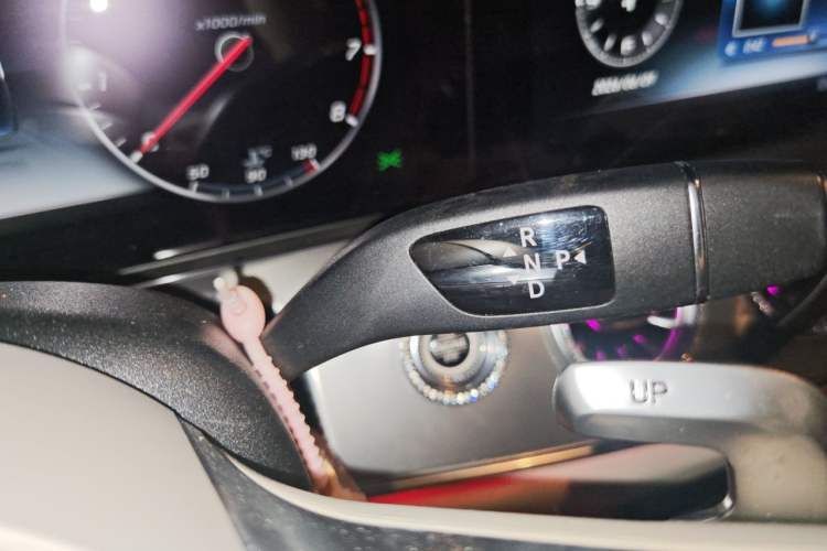 Used Mercedes-Benz E-Class 2017 E 200 4MATIC Coupe Gear Lever