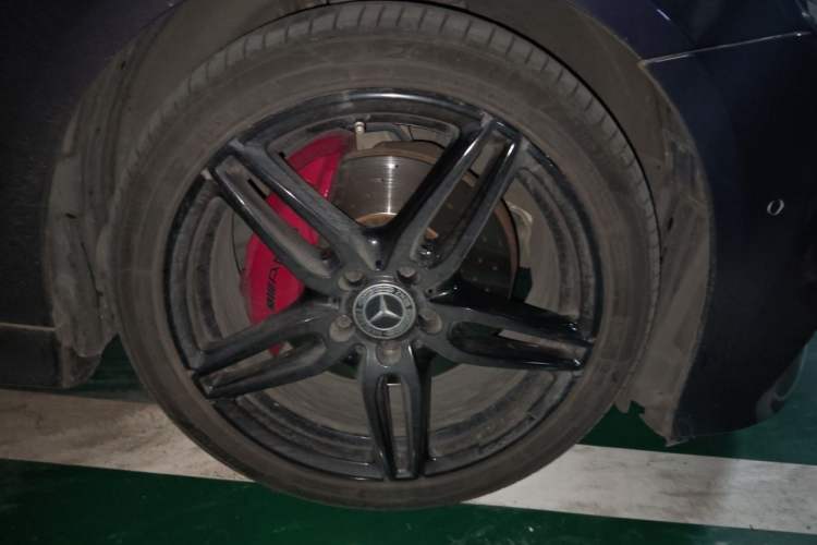 Used Mercedes-Benz E-Class 2017 E 200 4MATIC Coupe Right Front Wheel Hub