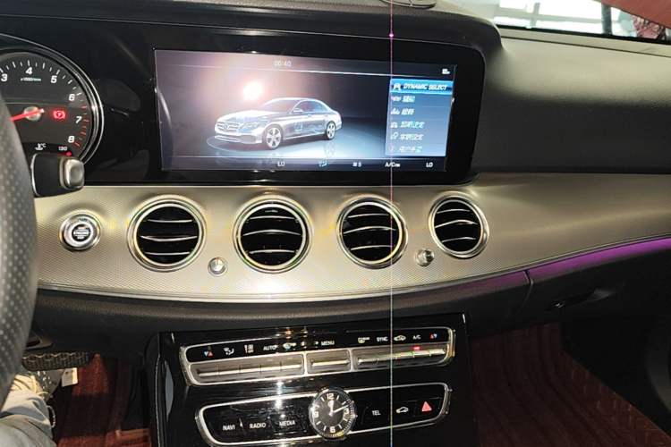 Used Mercedes-Benz E-Class 2017 E 200 Sport 4MATIC Audio And AC Panel