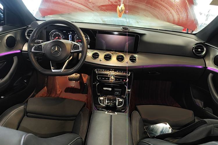 Used Mercedes-Benz E-Class 2017 E 200 Sport 4MATIC Center Console