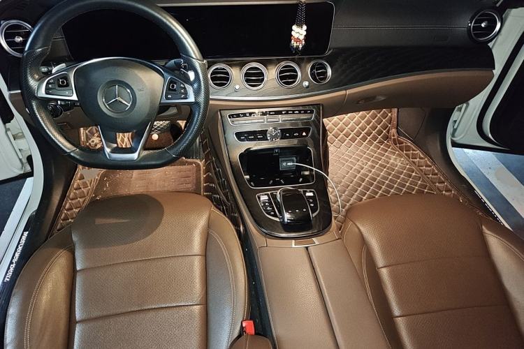 Used Mercedes-Benz E-Class 2017 E 300 L Sport Luxury Edition Center Console