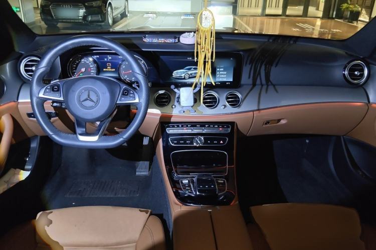 Used Mercedes-Benz E-Class 2017 E 200 Sport 4MATIC Center Console