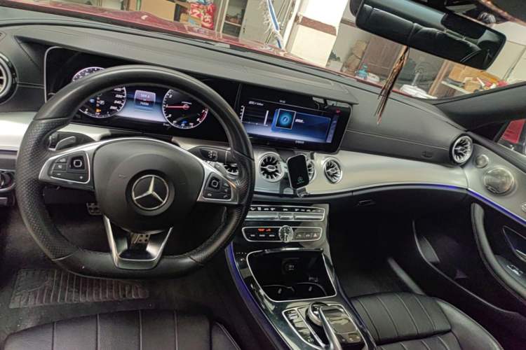 Used Mercedes-Benz E-Class 2017 E 200 Coupe Center Console