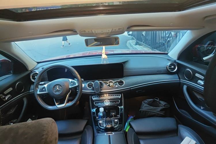 Used Mercedes-Benz E-Class 2017 E 200 L Sport 4MATIC Center Console