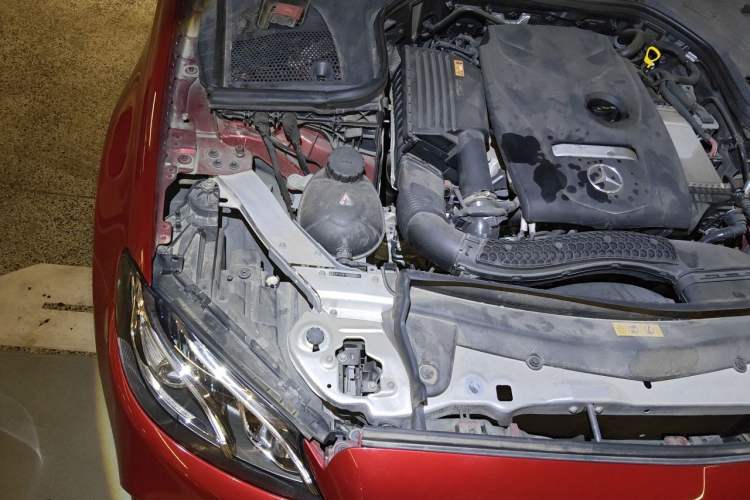Used Mercedes-Benz E-Class 2017 E 200 Sport 4MATIC Engine Bay Right