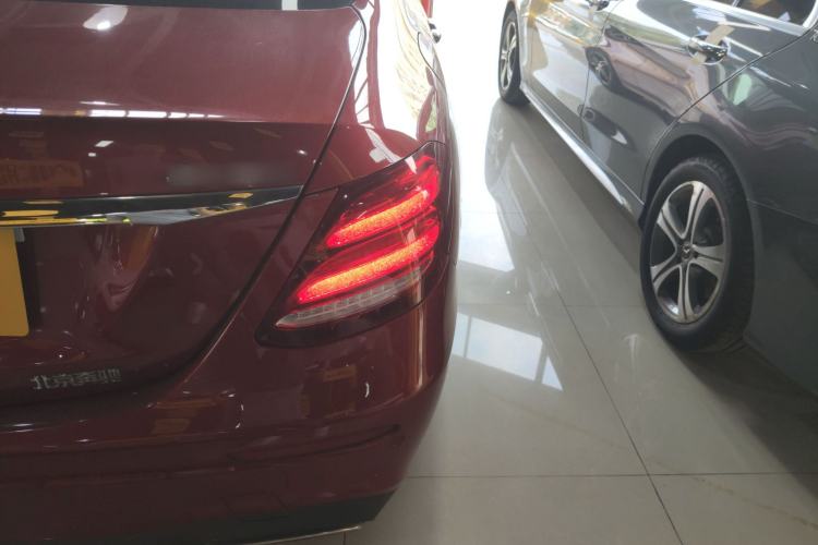 Used Mercedes-Benz E-Class 2017 E 200 Sport 4MATIC Exterior 6
