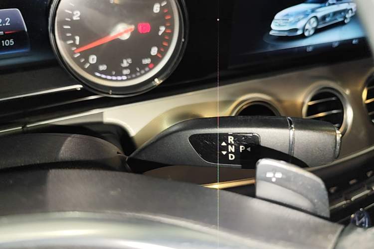 Used Mercedes-Benz E-Class 2017 E 200 Sport 4MATIC Gear Lever
