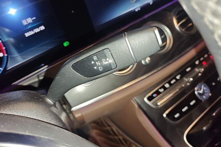 Used Mercedes-Benz E-Class 2017 E 300 L Sport Luxury Edition Gear Lever