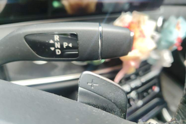 Used Mercedes-Benz E-Class 2017 E 300 L Sporty and Stylish Model Gear Lever
