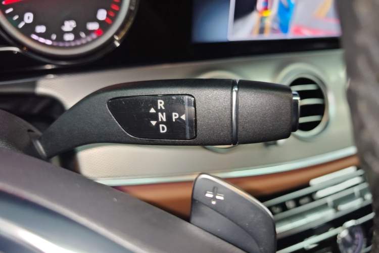 Used Mercedes-Benz E-Class 2017 E 300 Sport Edition Gear Lever