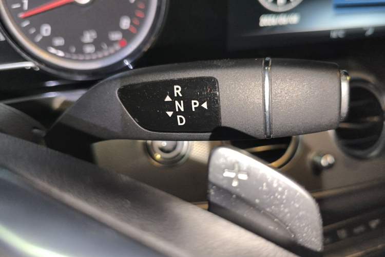 Used Mercedes-Benz E-Class 2017 E 300 Sport Edition Gear Lever